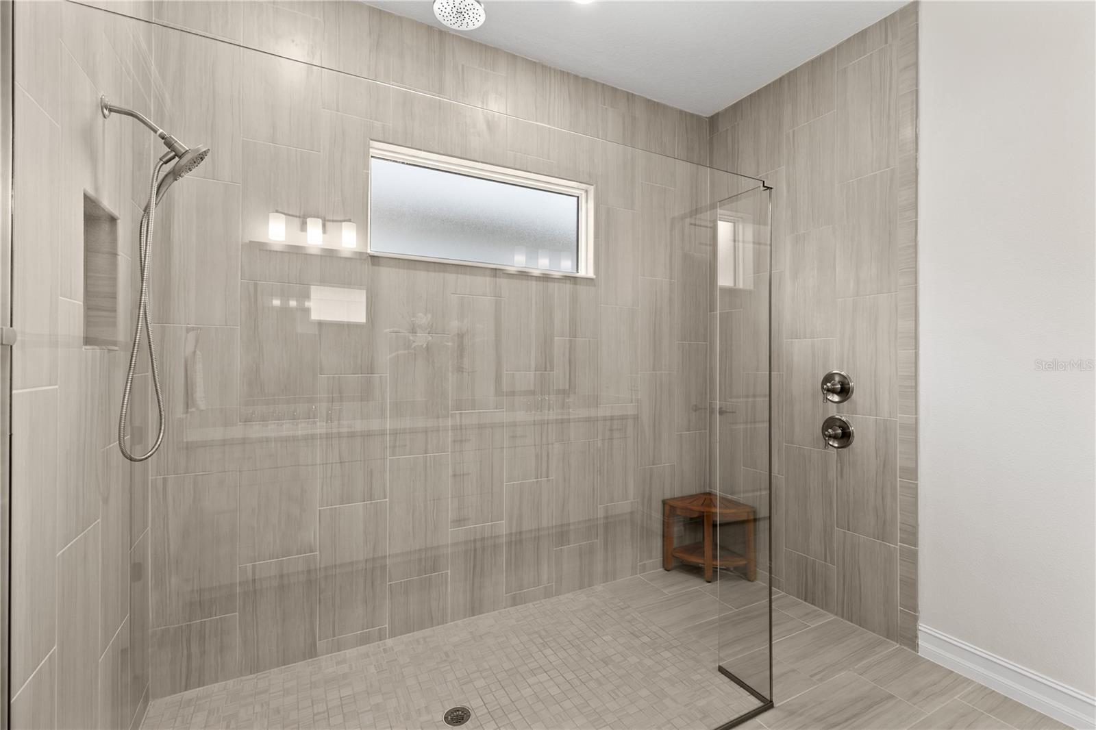 SANCTUARY COVE - Residential