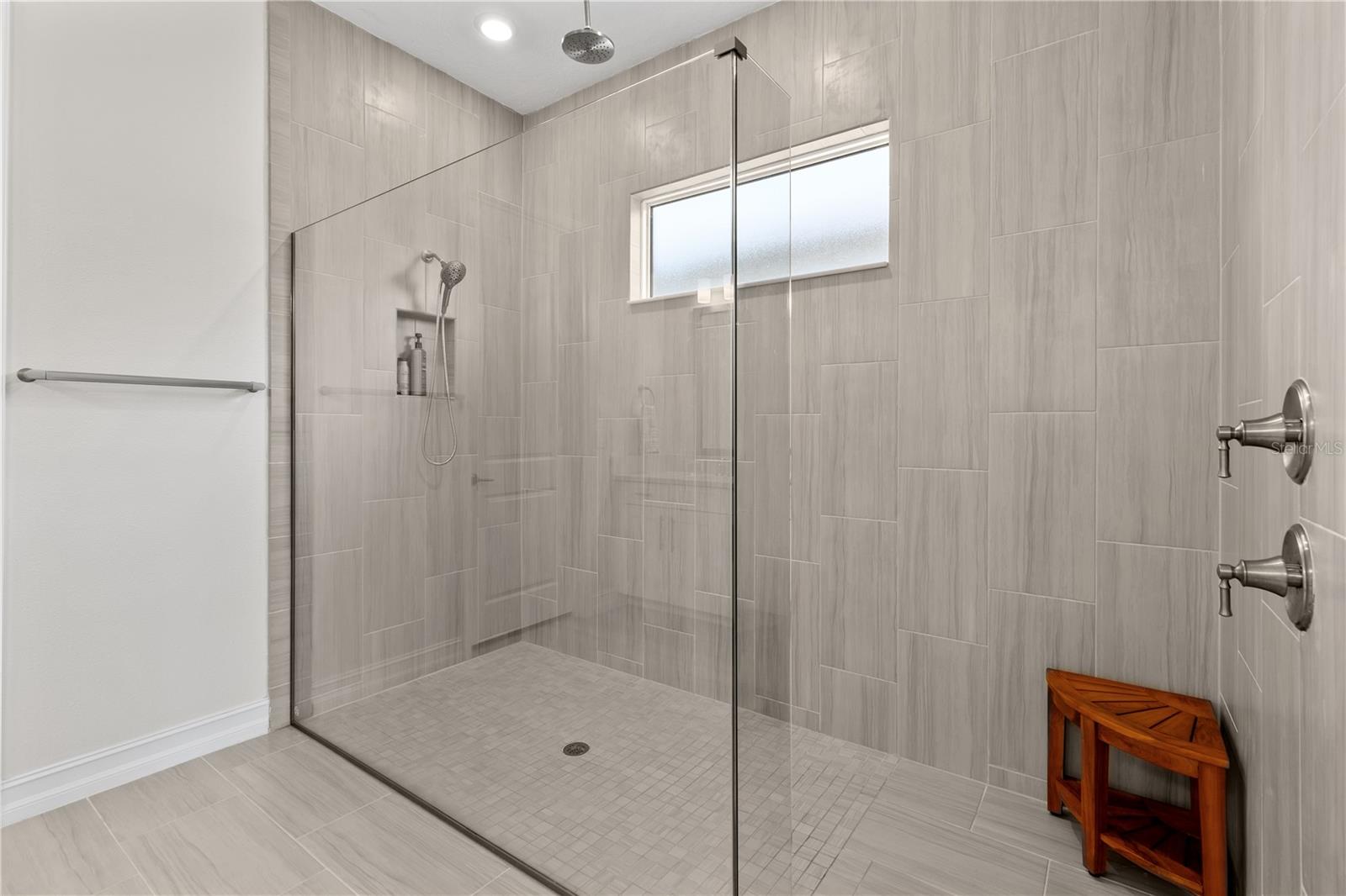 SANCTUARY COVE - Residential