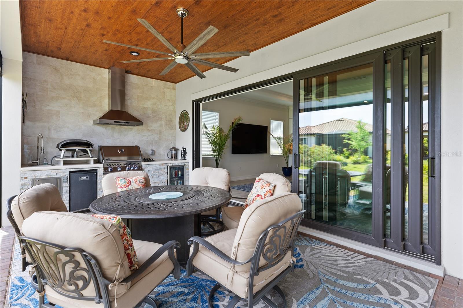 SANCTUARY COVE - Residential