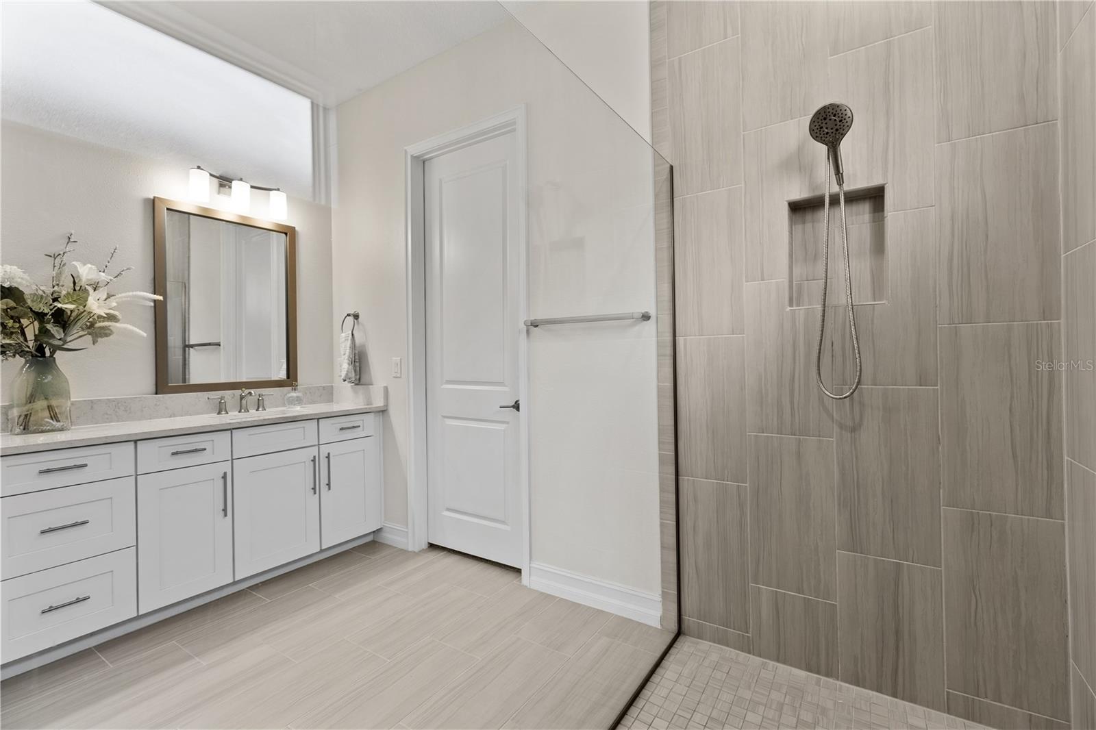 SANCTUARY COVE - Residential