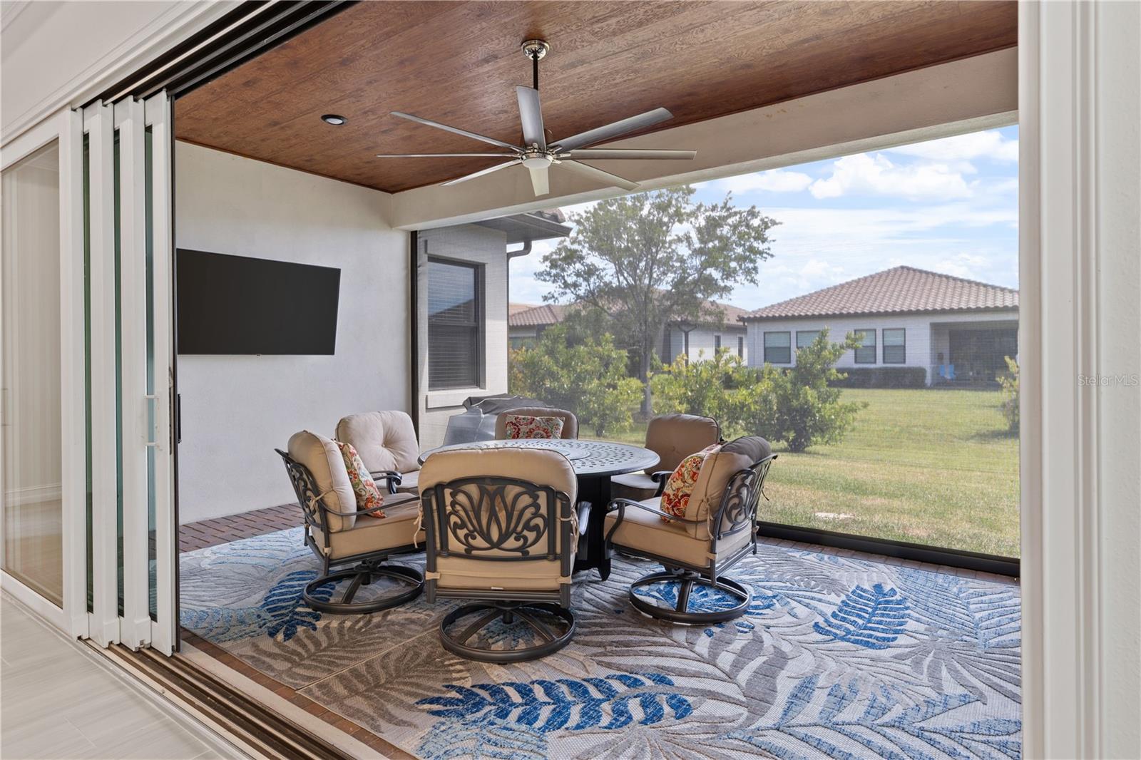 SANCTUARY COVE - Residential