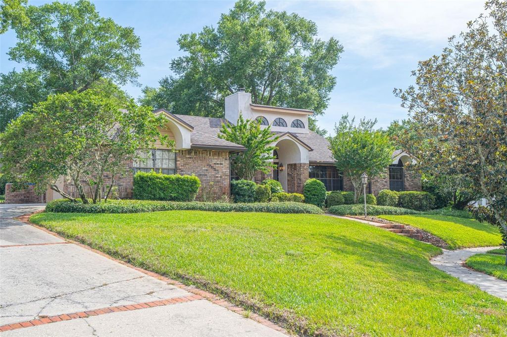 Photo of 215 Sovereign Court, Altamonte Springs, FL 32701 (MLS # O6405829)