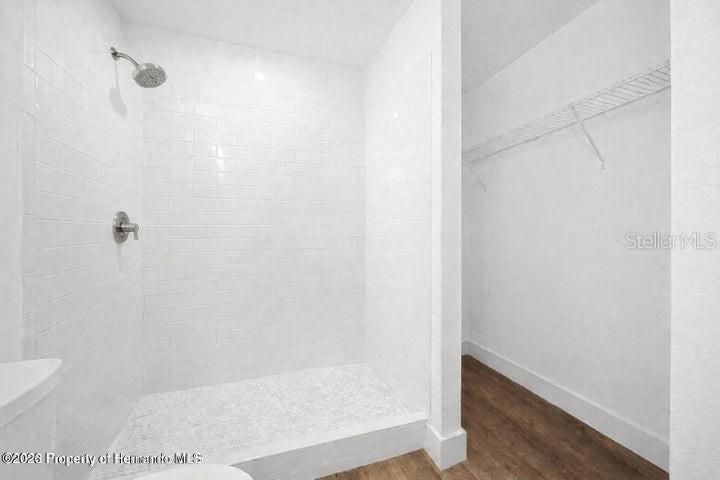 VOSS OAK LAKE ESTATE - Residential