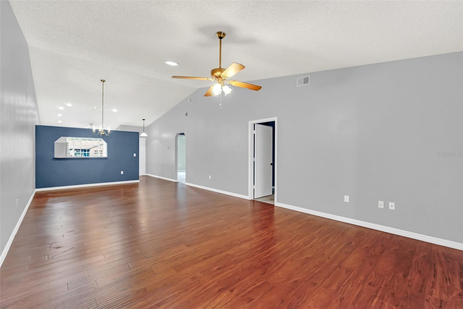 BRODAN SQUARE PH 02 - Residential