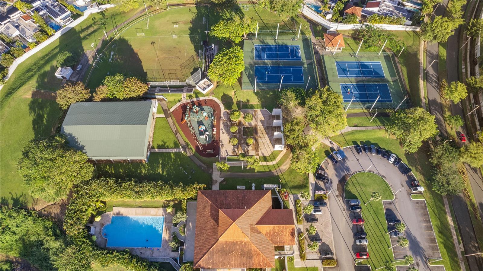 PASEO LAS BRISAS - Residential