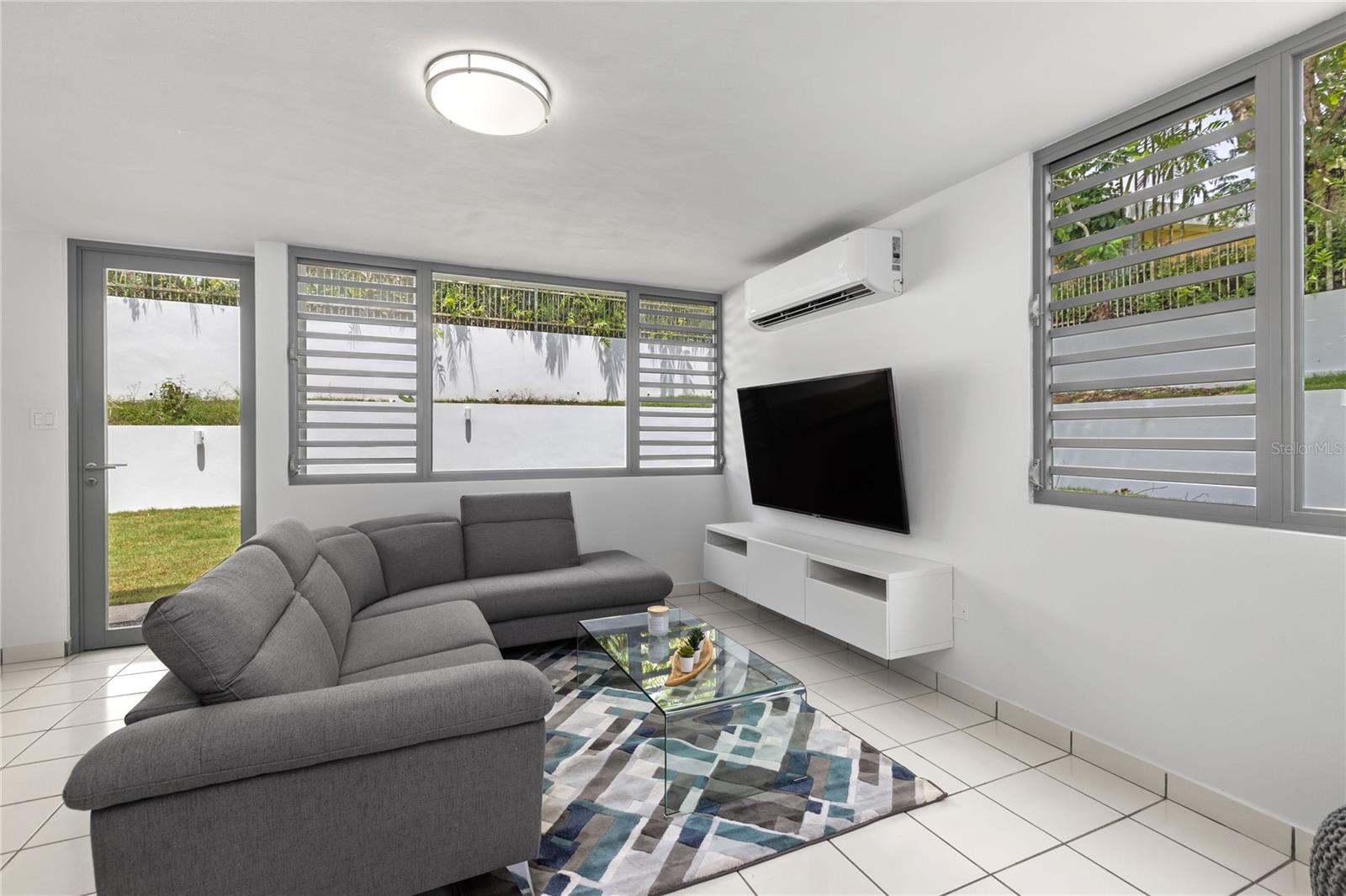 PASEO LAS BRISAS - Residential