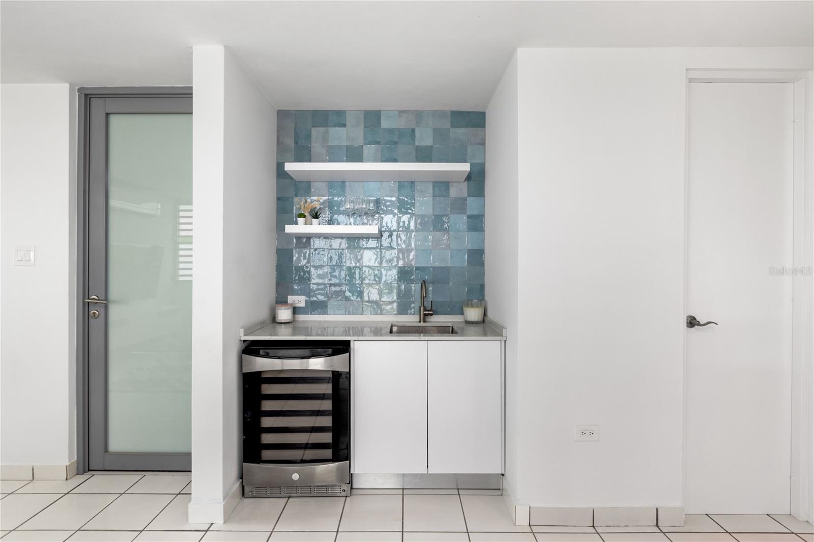 PASEO LAS BRISAS - Residential