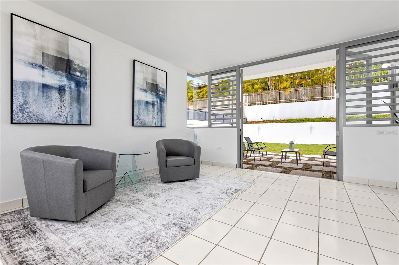 PASEO LAS BRISAS - Residential