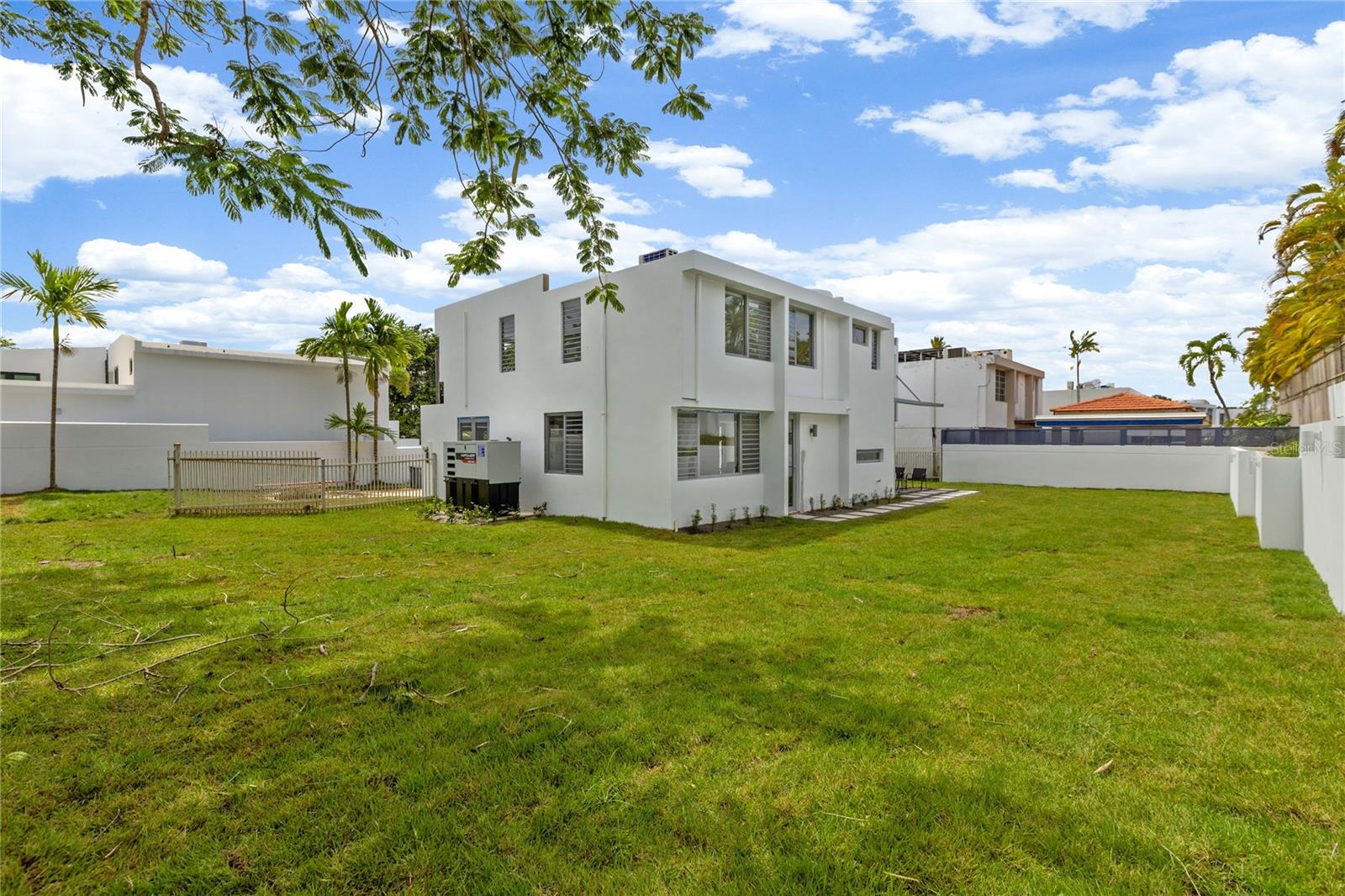 PASEO LAS BRISAS - Residential