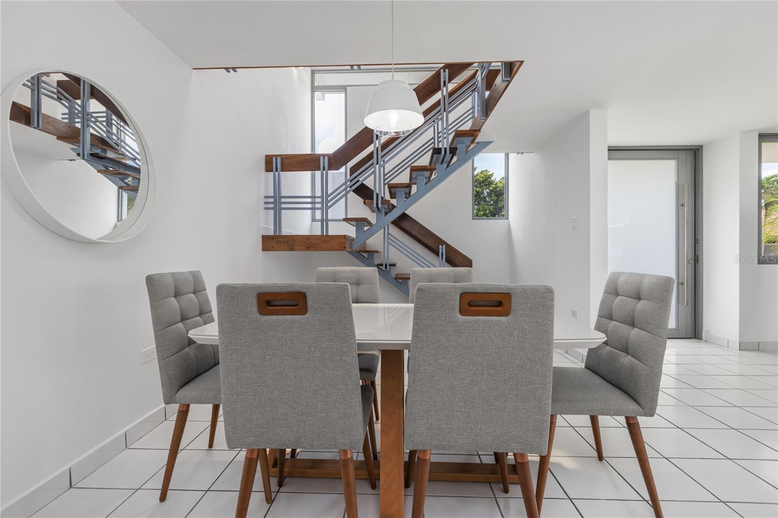 PASEO LAS BRISAS - Residential