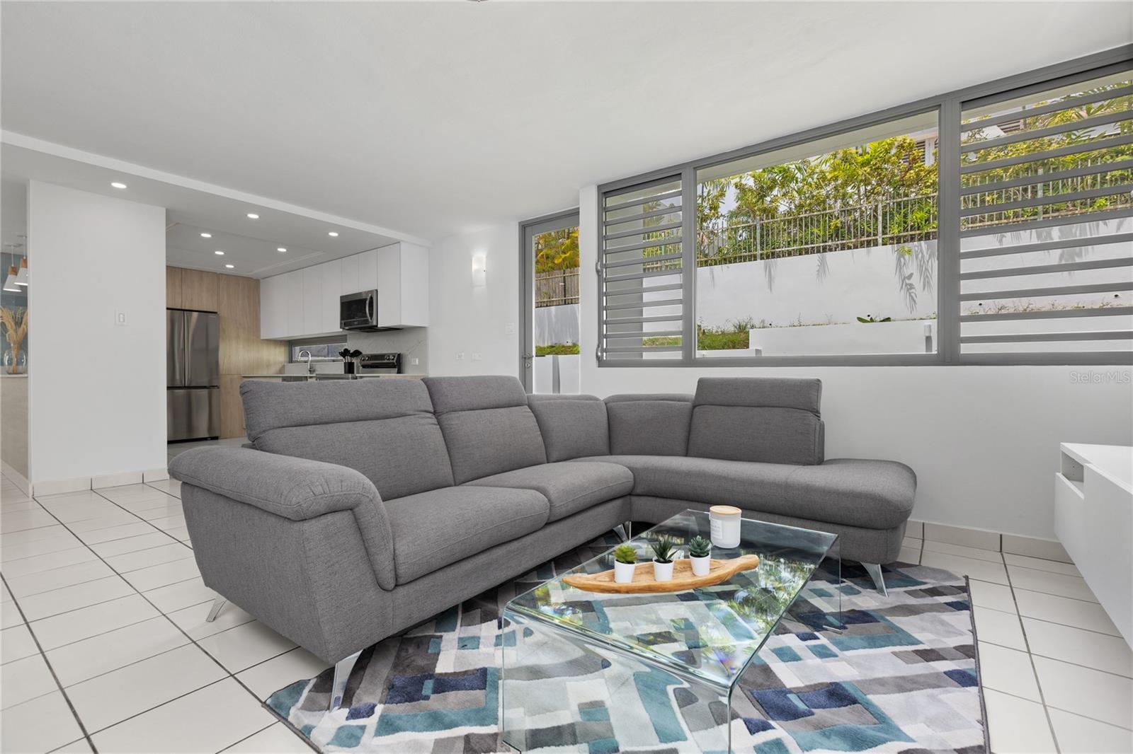 PASEO LAS BRISAS - Residential