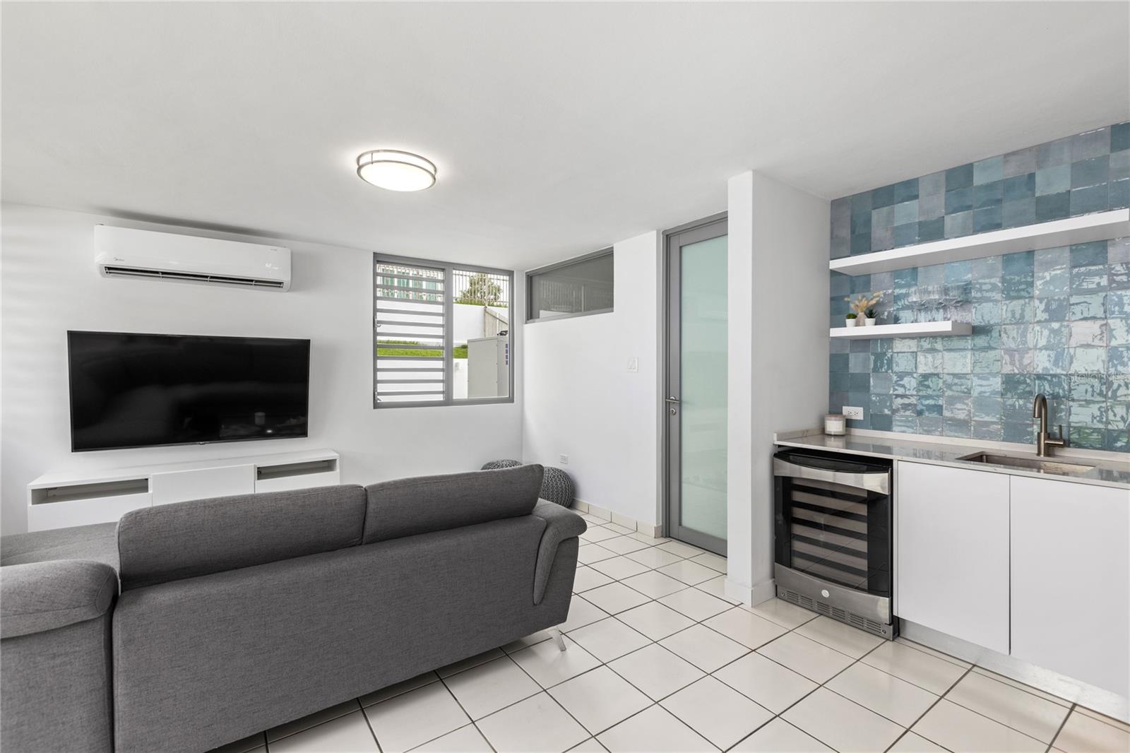 PASEO LAS BRISAS - Residential