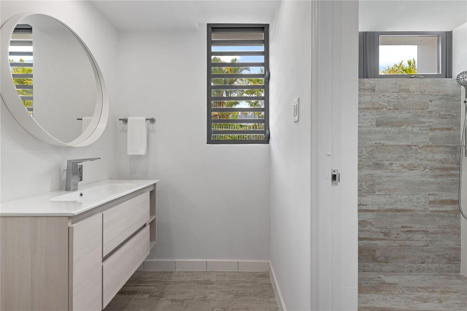 PASEO LAS BRISAS - Residential