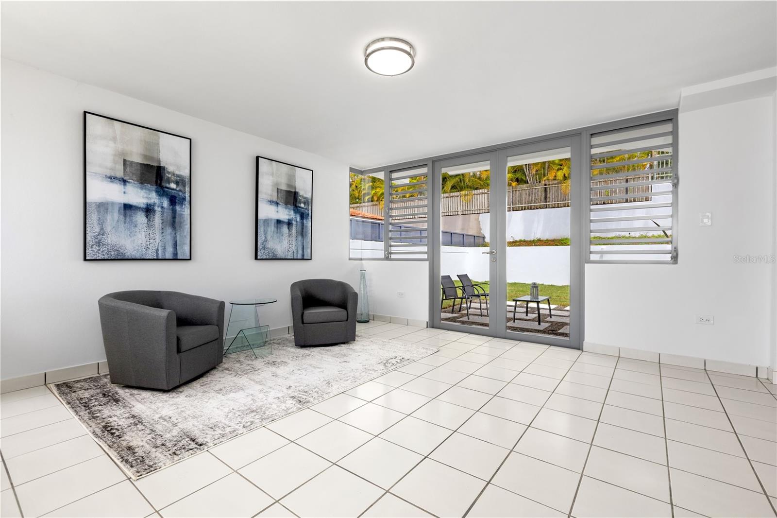 PASEO LAS BRISAS - Residential