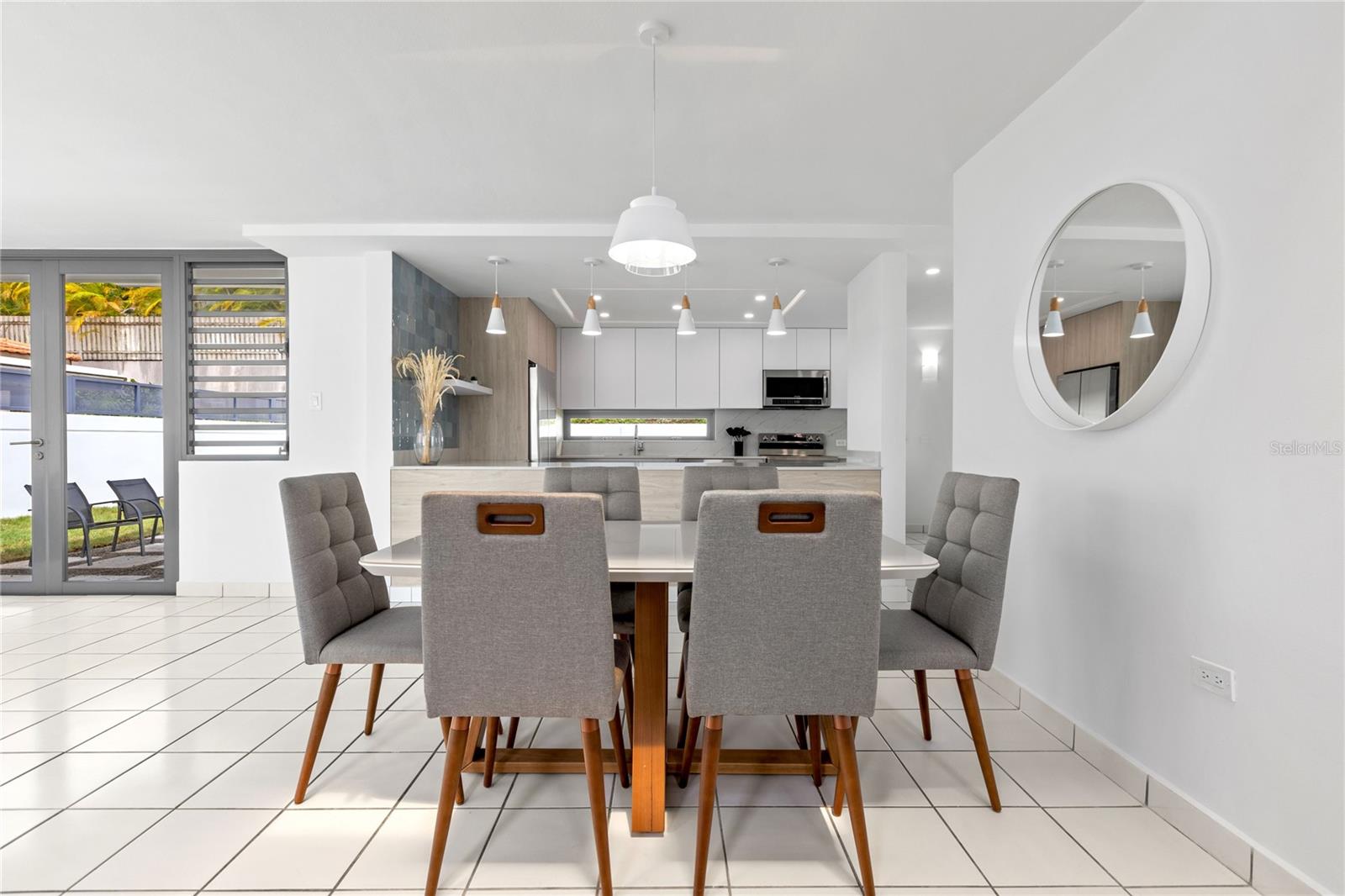 PASEO LAS BRISAS - Residential