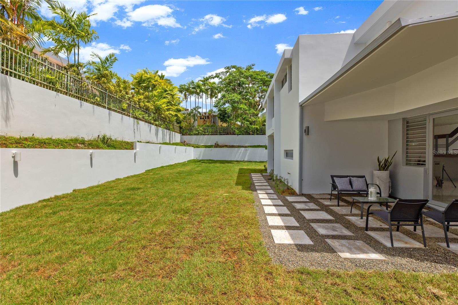PASEO LAS BRISAS - Residential