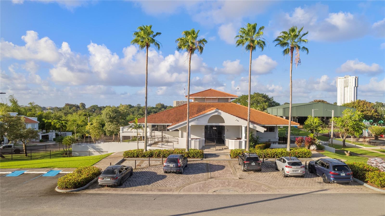 PASEO LAS BRISAS - Residential