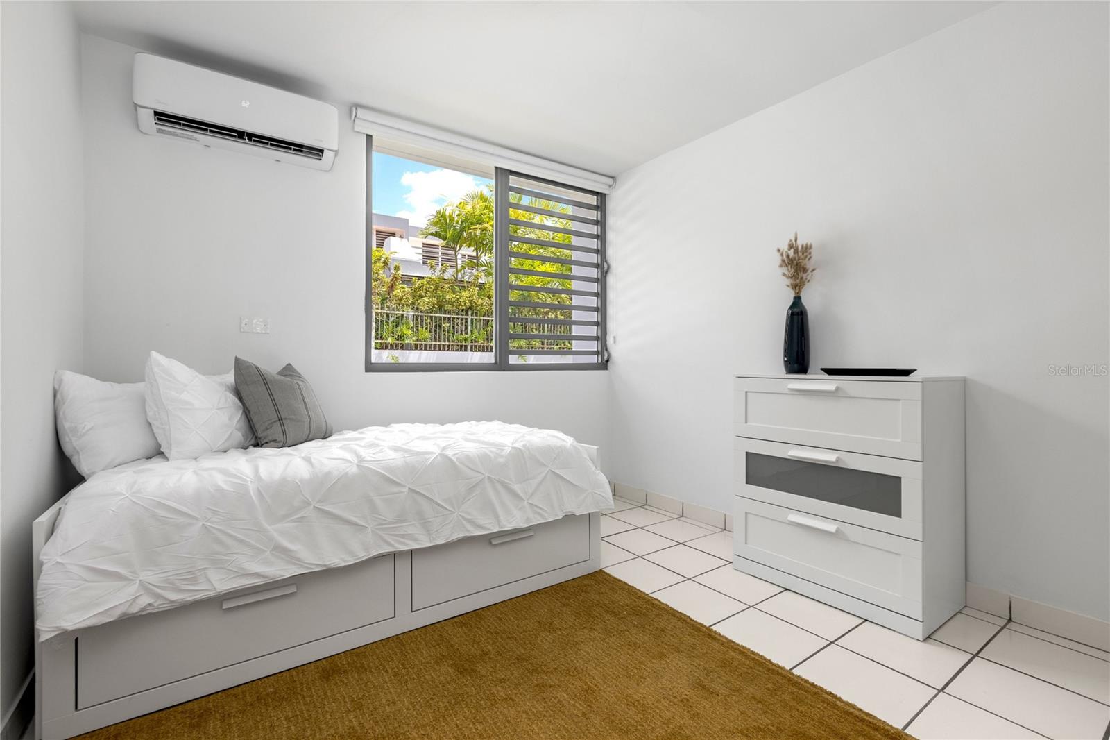 PASEO LAS BRISAS - Residential