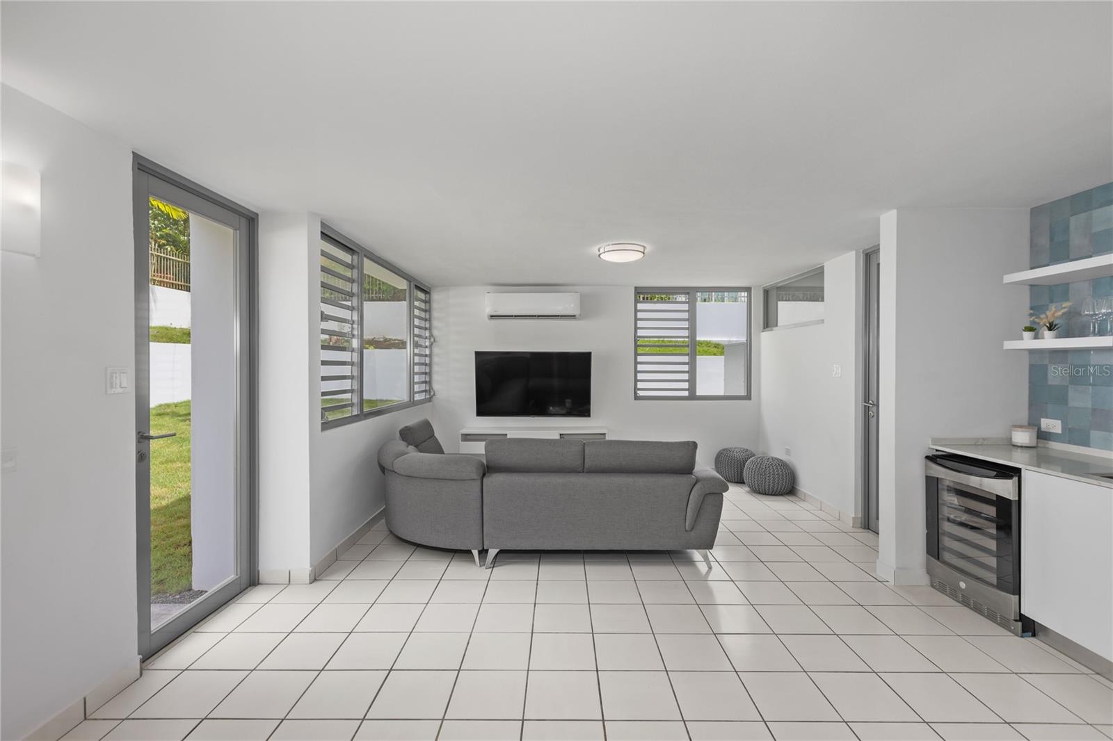 PASEO LAS BRISAS - Residential