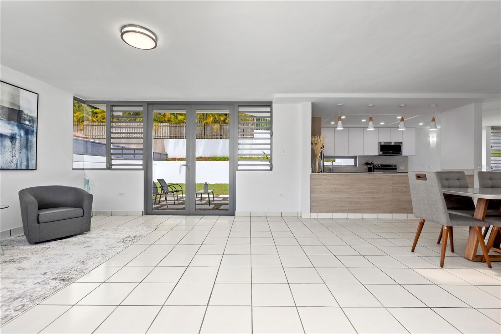 PASEO LAS BRISAS - Residential