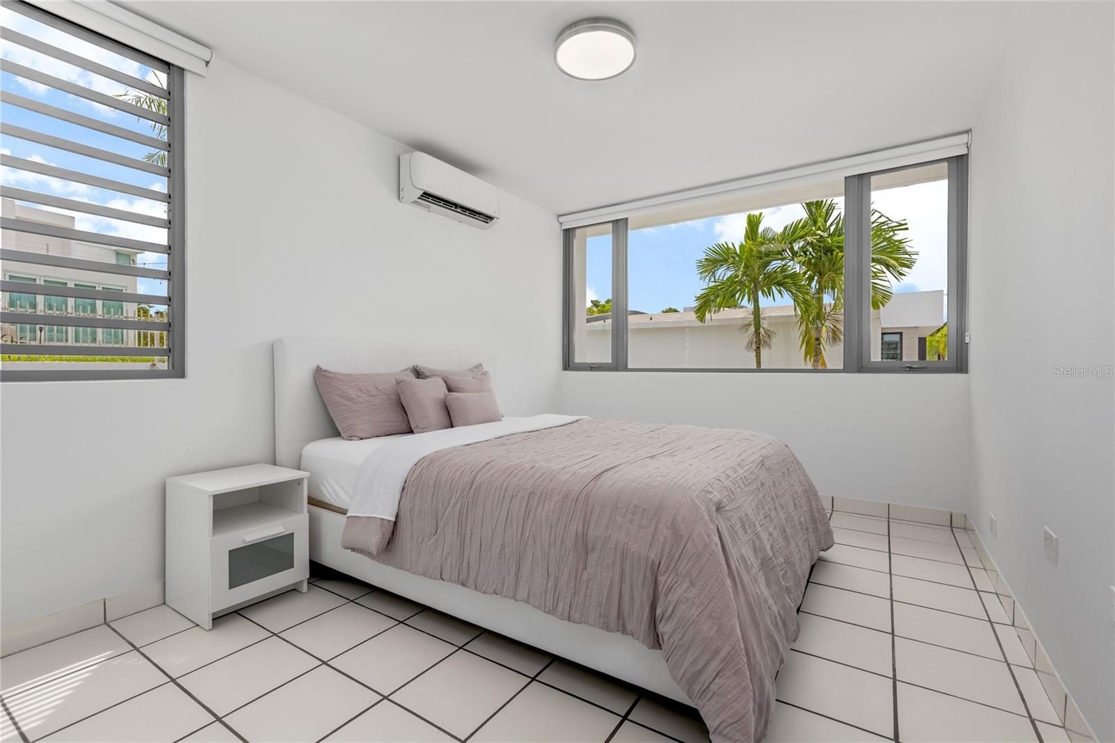 PASEO LAS BRISAS - Residential