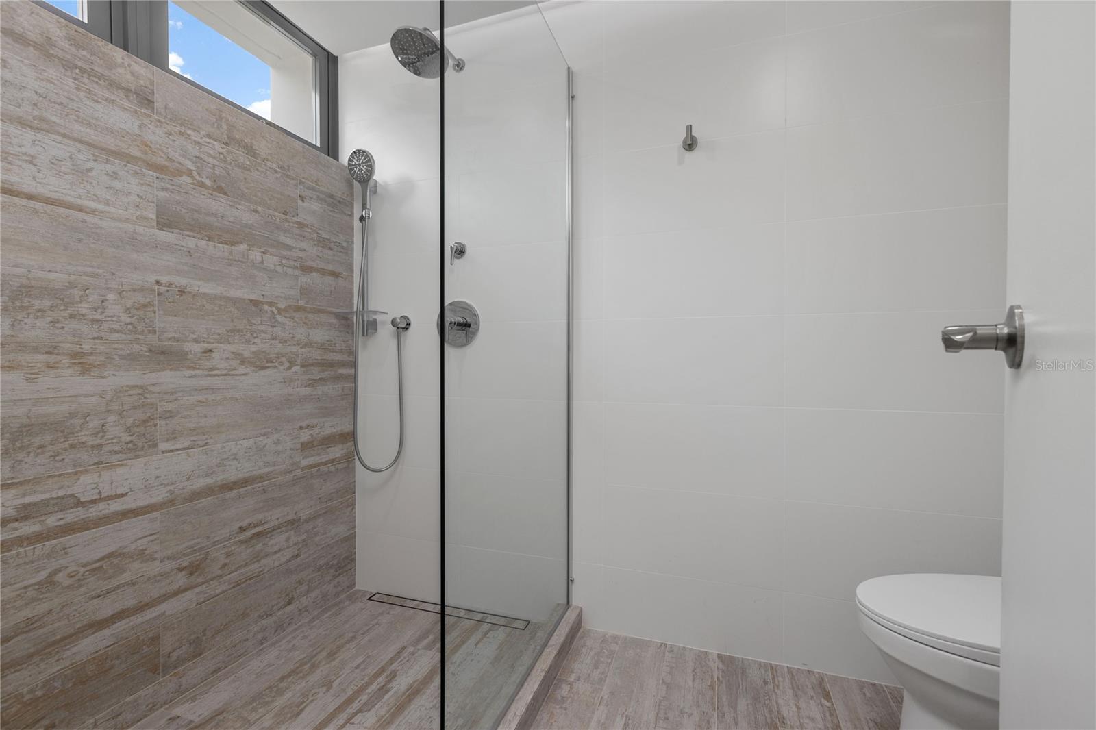 PASEO LAS BRISAS - Residential