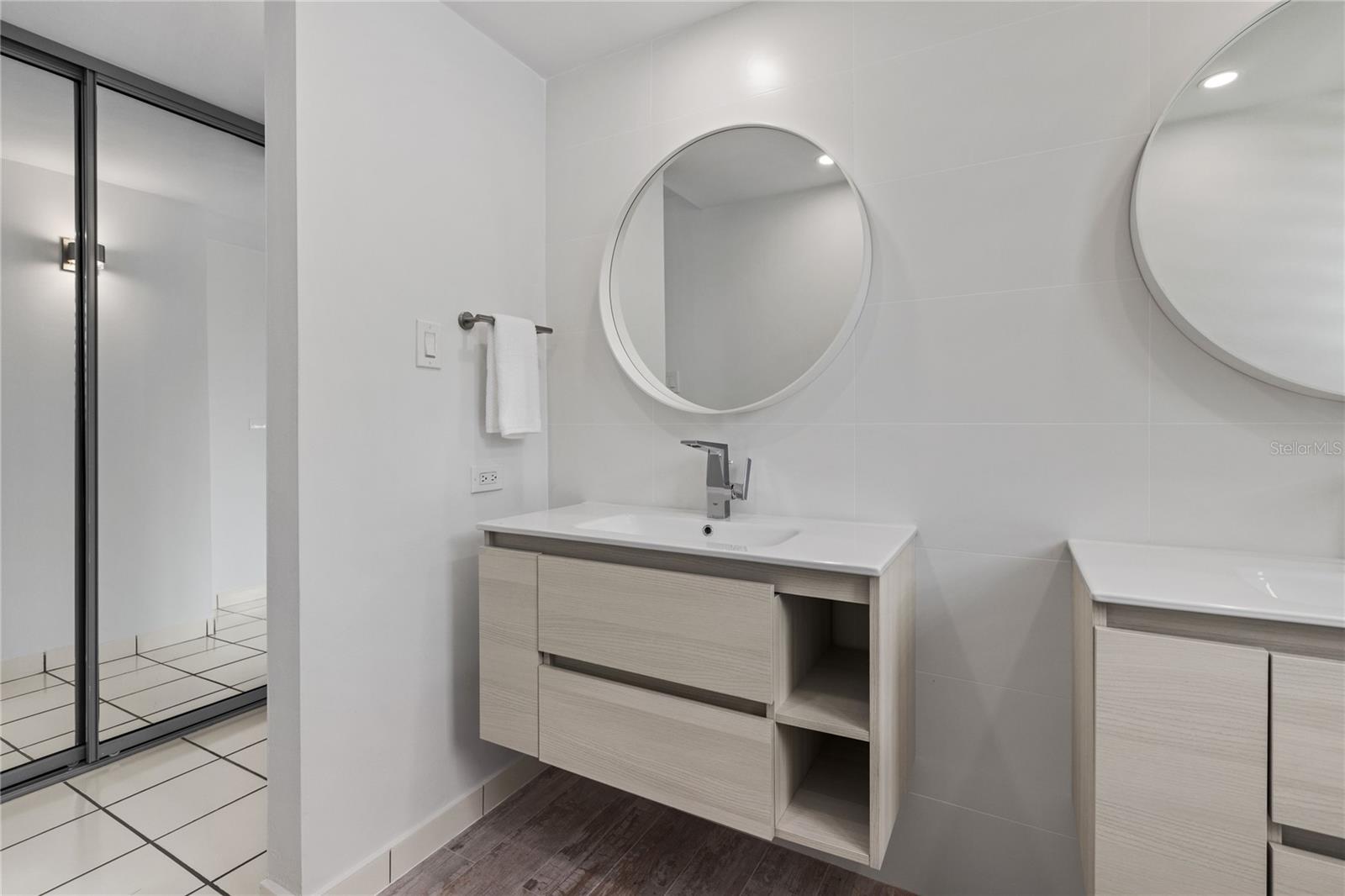 PASEO LAS BRISAS - Residential