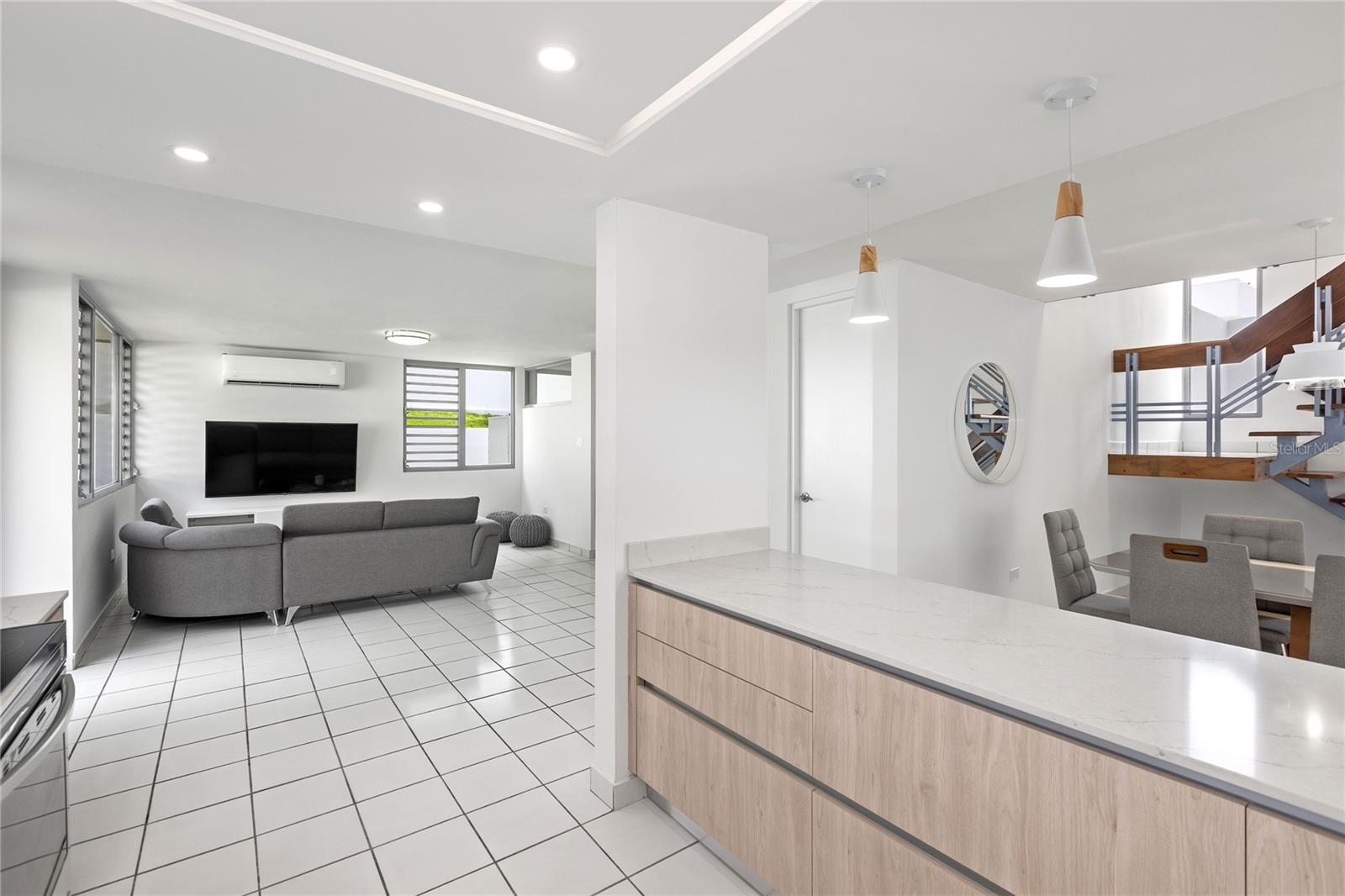 PASEO LAS BRISAS - Residential