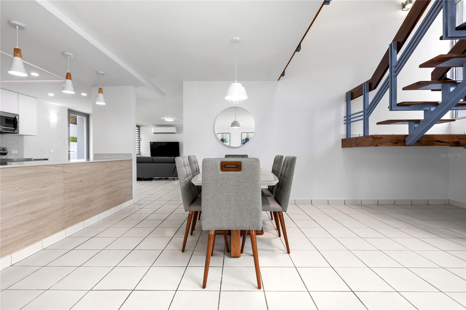 PASEO LAS BRISAS - Residential