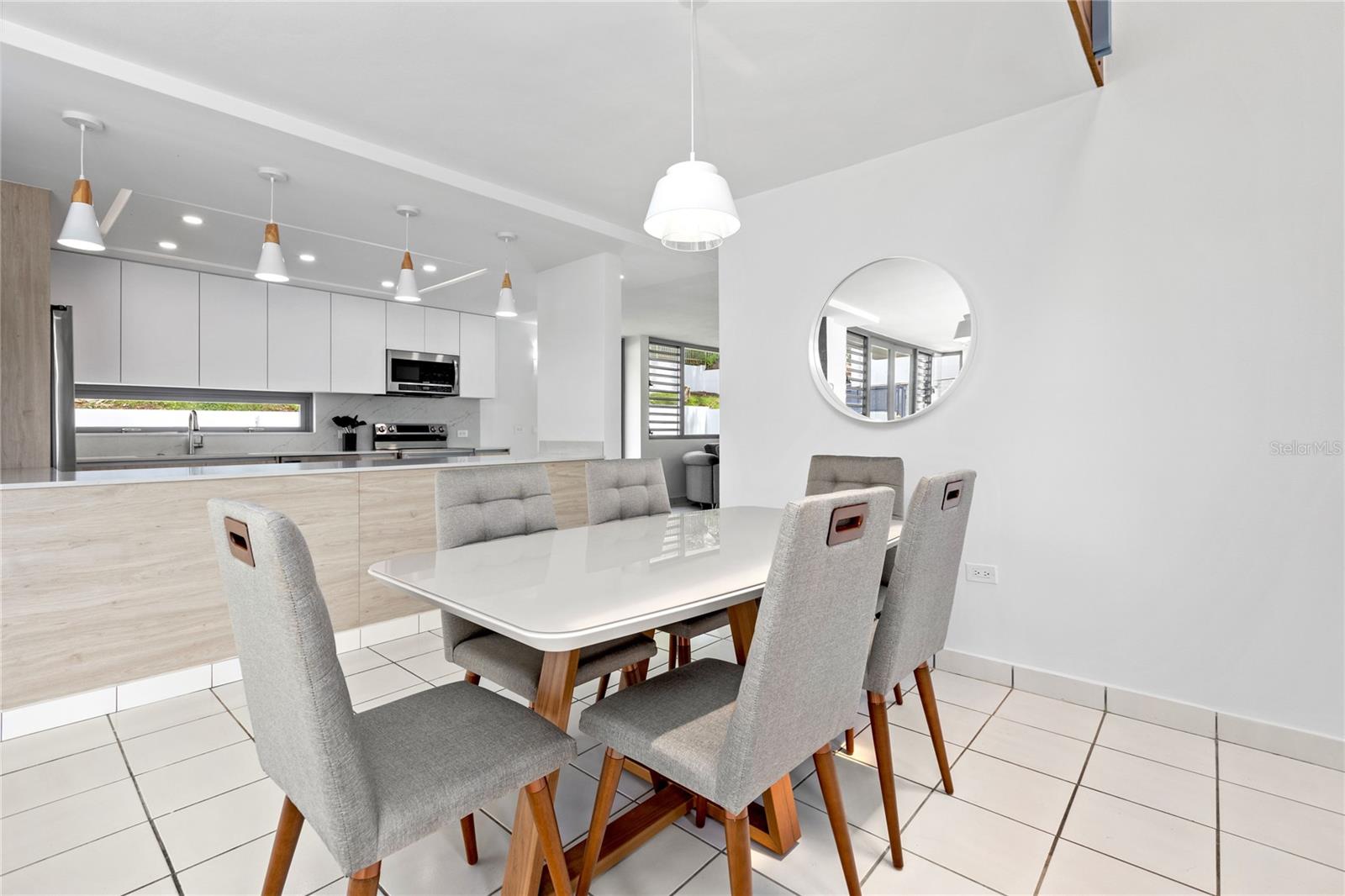 PASEO LAS BRISAS - Residential