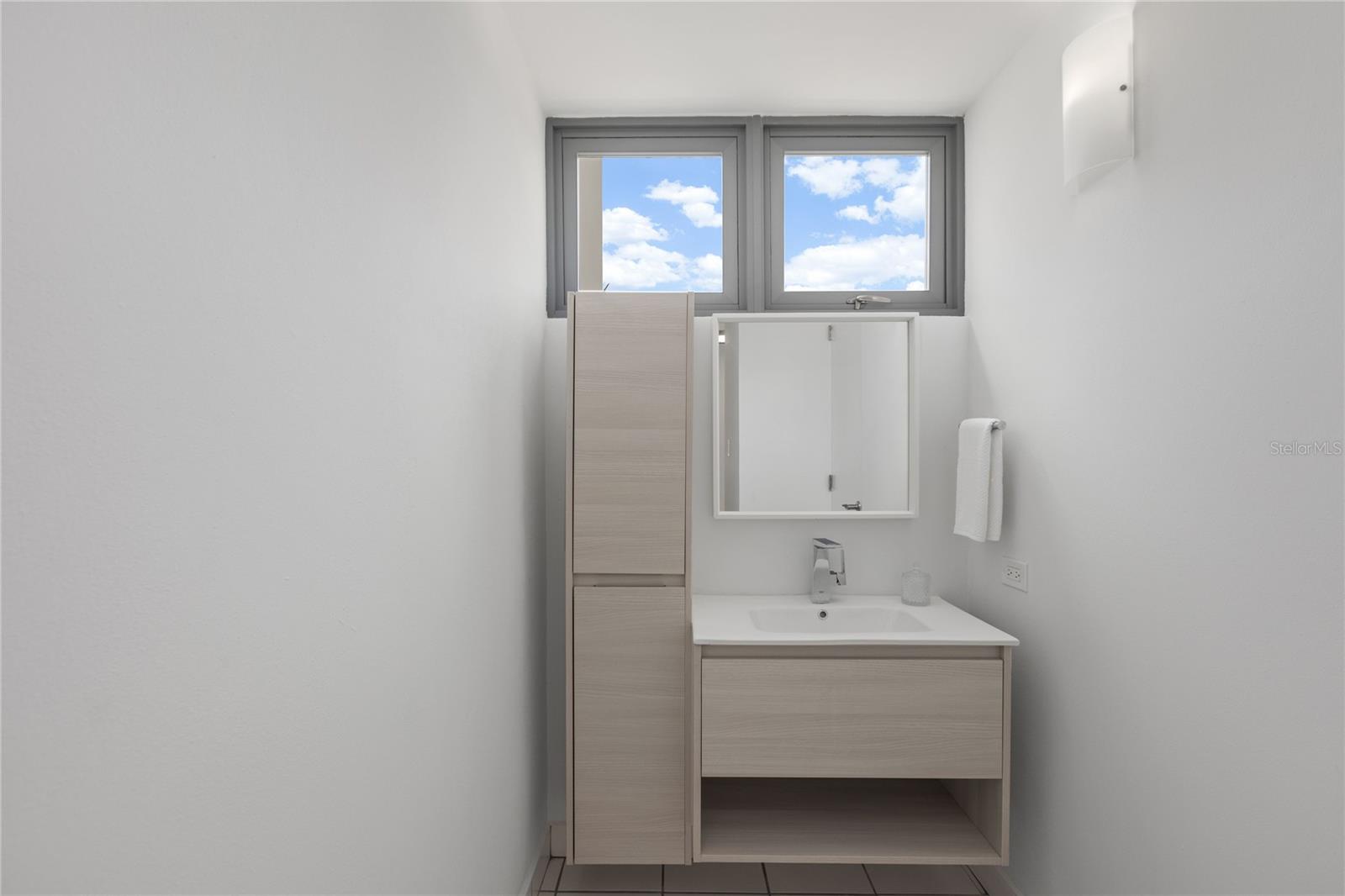 PASEO LAS BRISAS - Residential