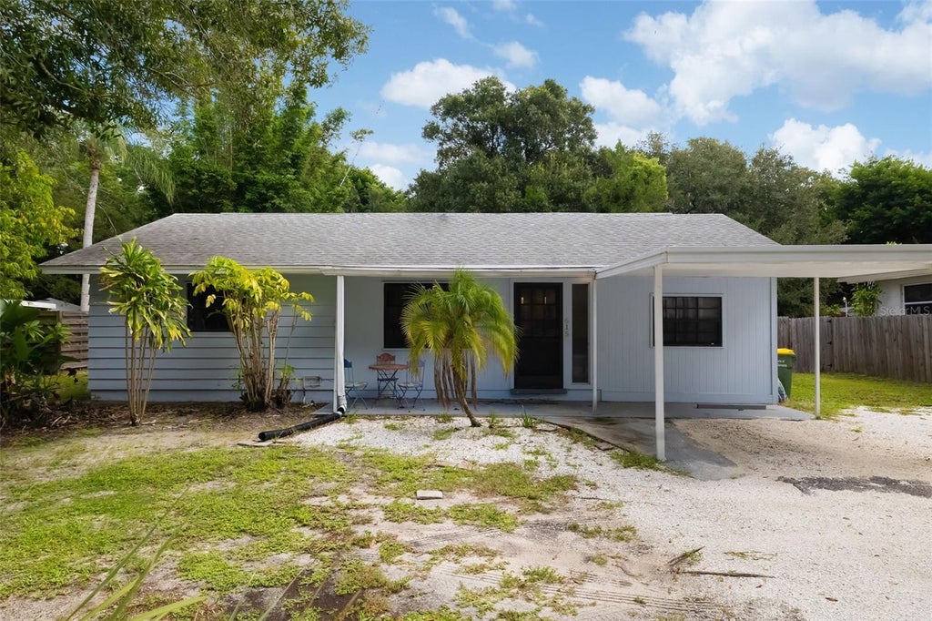Photo of 615 S Shade Avenue, Sarasota, FL 34237 (MLS # A4706815)