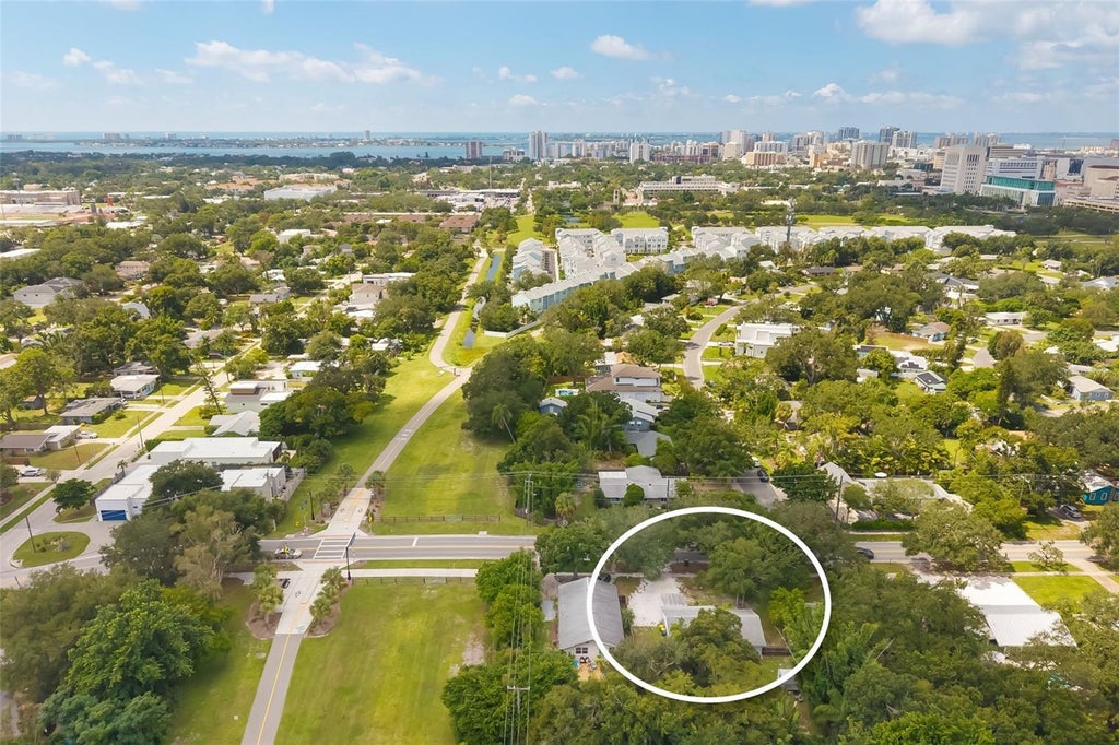 Photo of 615 S Shade Avenue, Sarasota, FL 34237 (MLS # A4706815)