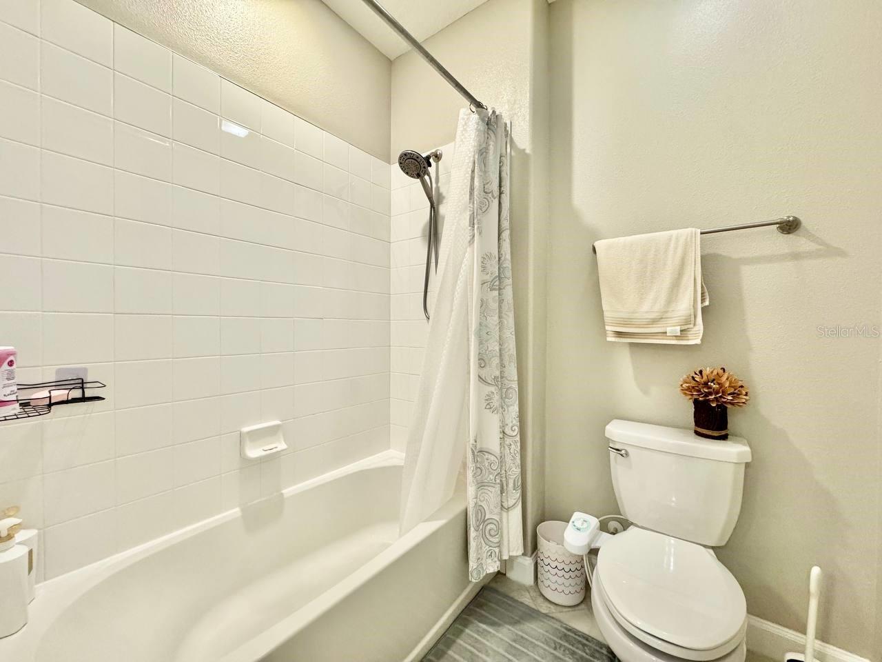 MEADOW POINTE 4 PRCL N O & P EN - Residential Lease