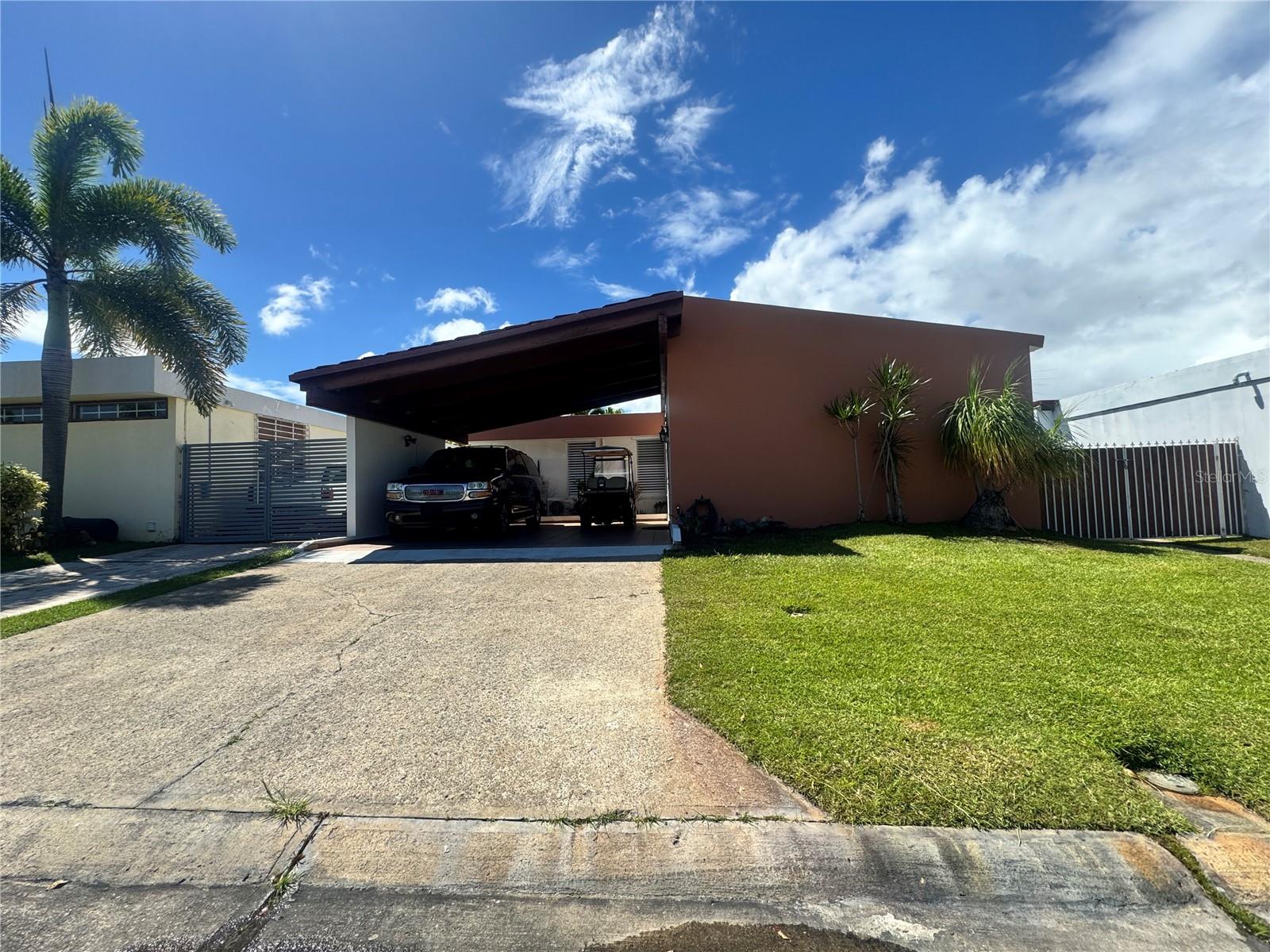 Beautiful one level home with 4 bedrooms and 2 and a half bathrooms with a covered terrace and patio. It has a diesel generator that powers the entire house, air conditioners in bedrooms, kitchen, dining room and family room. Partly furnished and equipped.