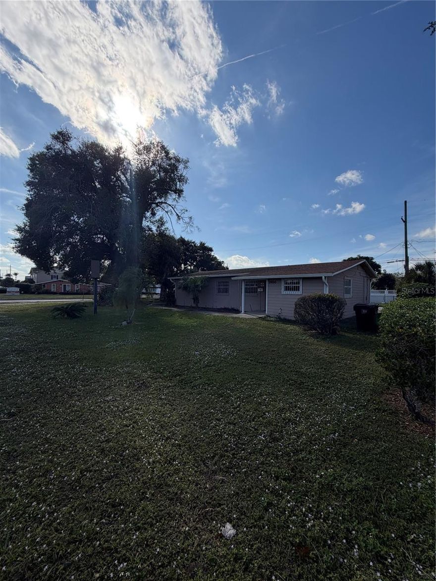 Great exposure to HWY 436, 3 private offices, reception and waiting area, additional large connecting office with an exterior door, open parking on the back on the building, Corner LOT, large sign in front yard,  Easy access to 408, I4 and Orlando international airport.