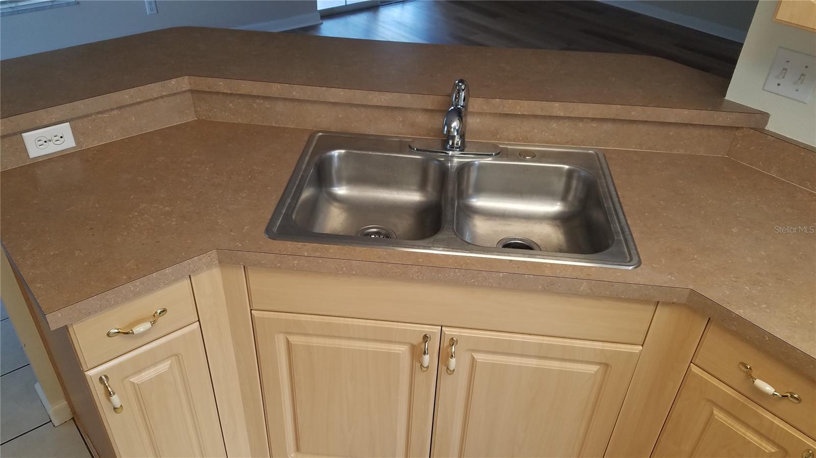 COURT SQUARE - Residential