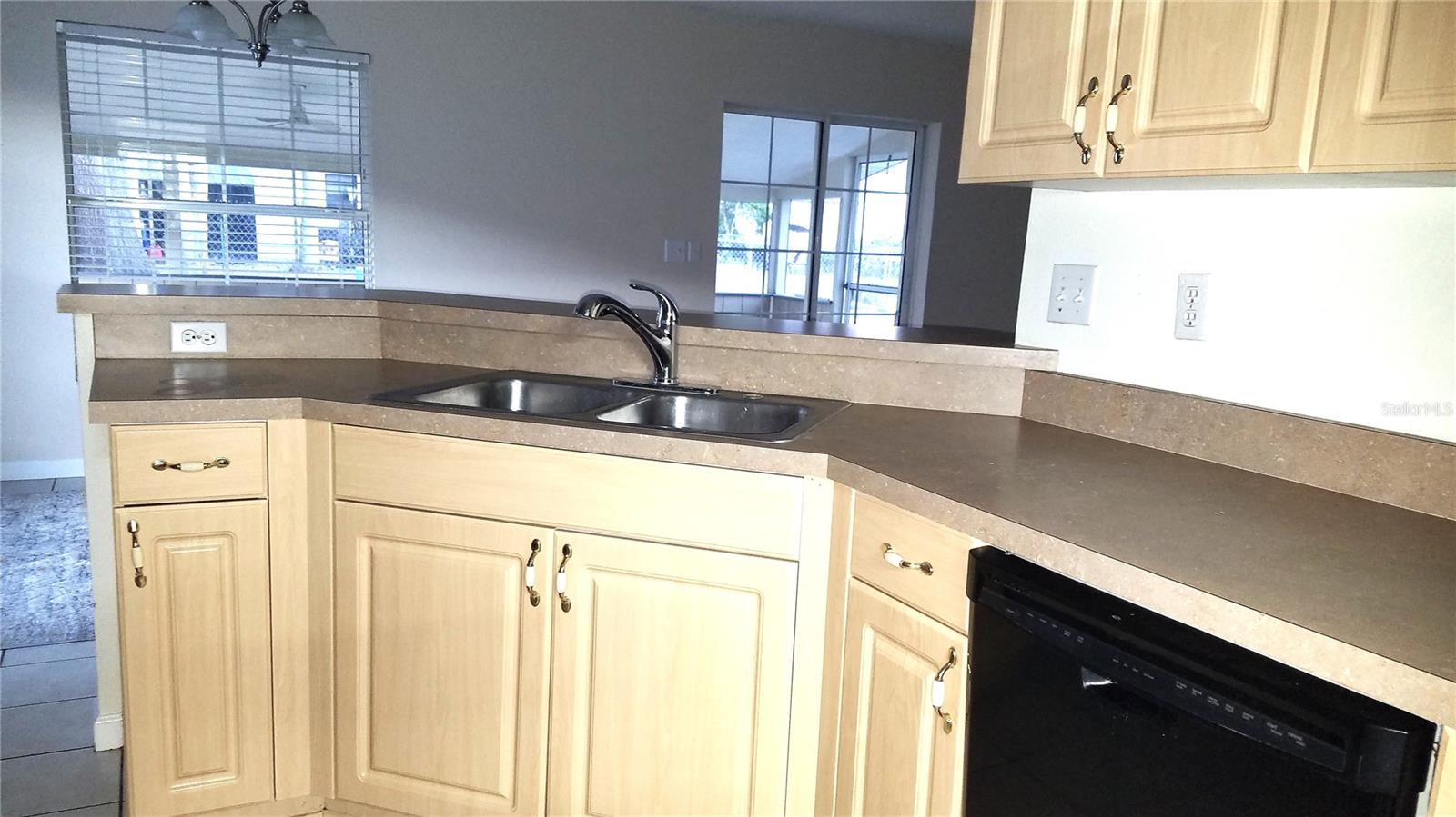 COURT SQUARE - Residential