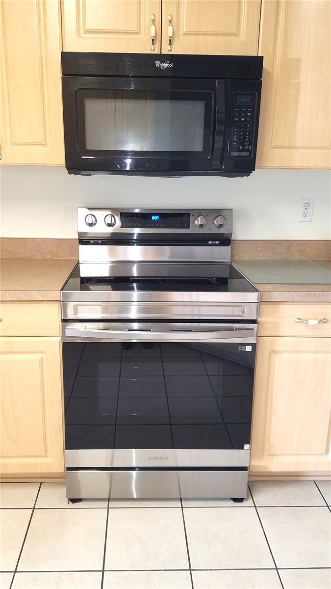 COURT SQUARE - Residential