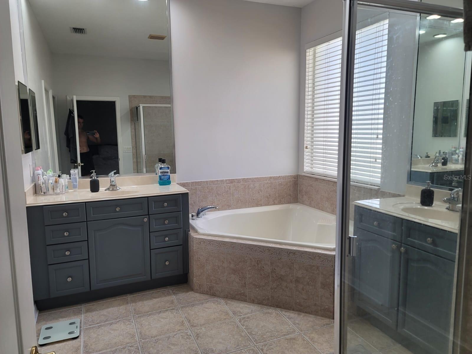 LAKES WINDERMERE PH 01 49 108 - Residential