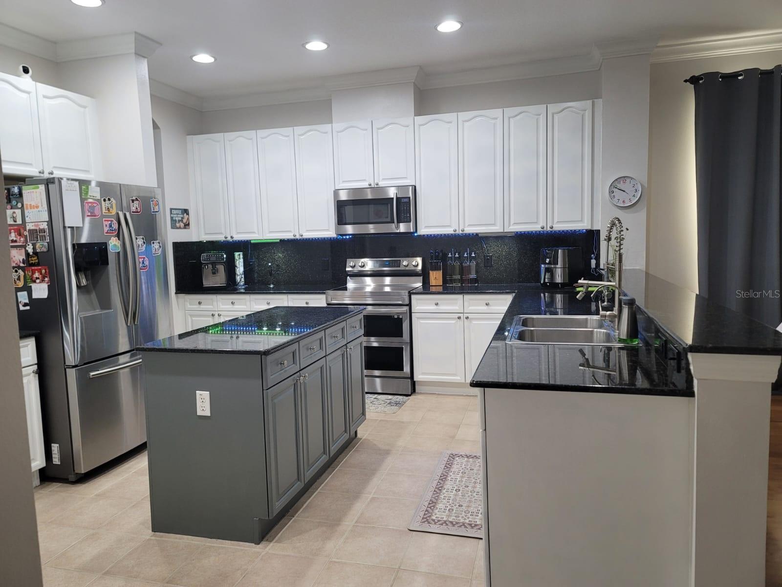 LAKES WINDERMERE PH 01 49 108 - Residential