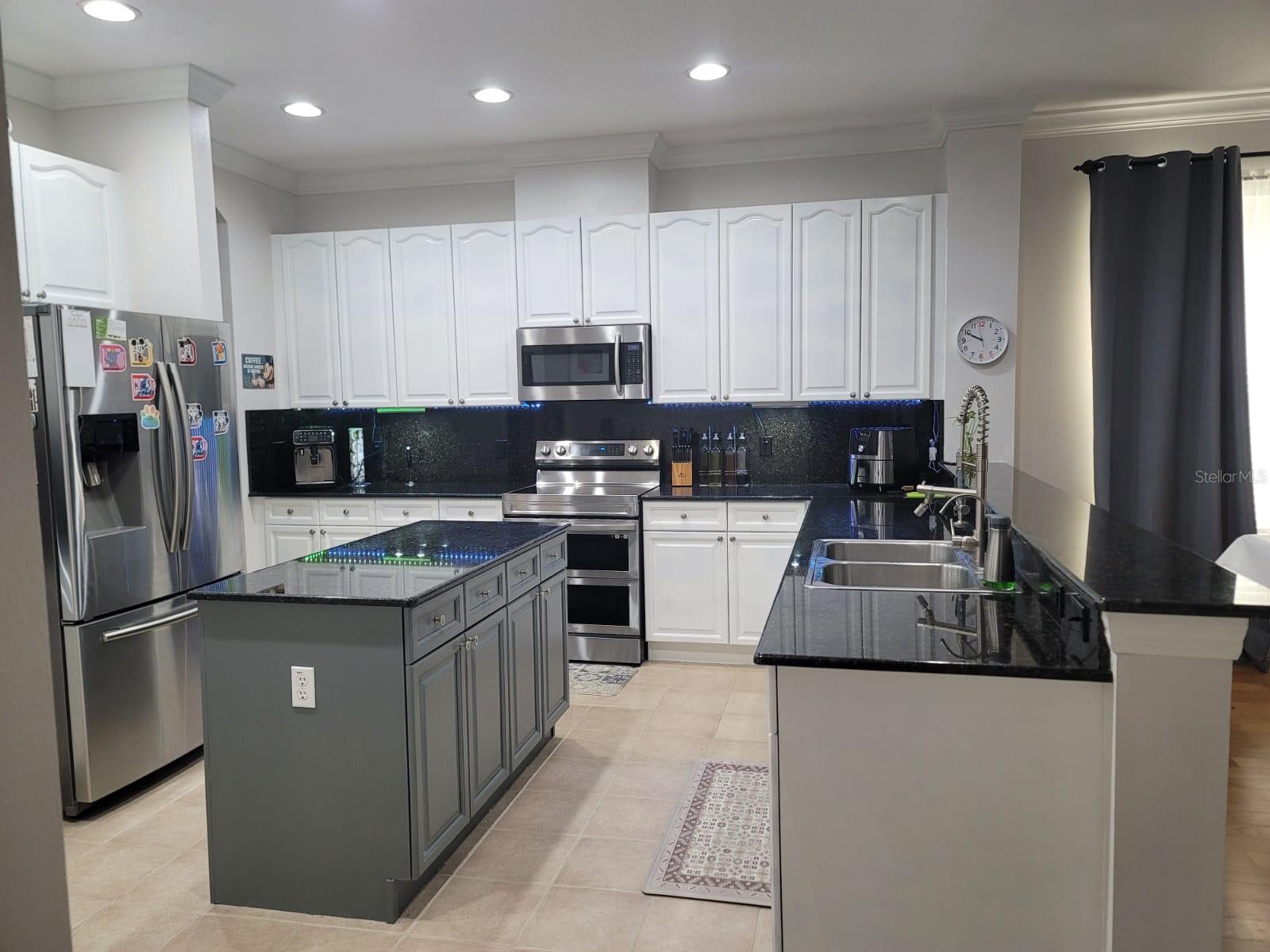 LAKES WINDERMERE PH 01 49 108 - Residential
