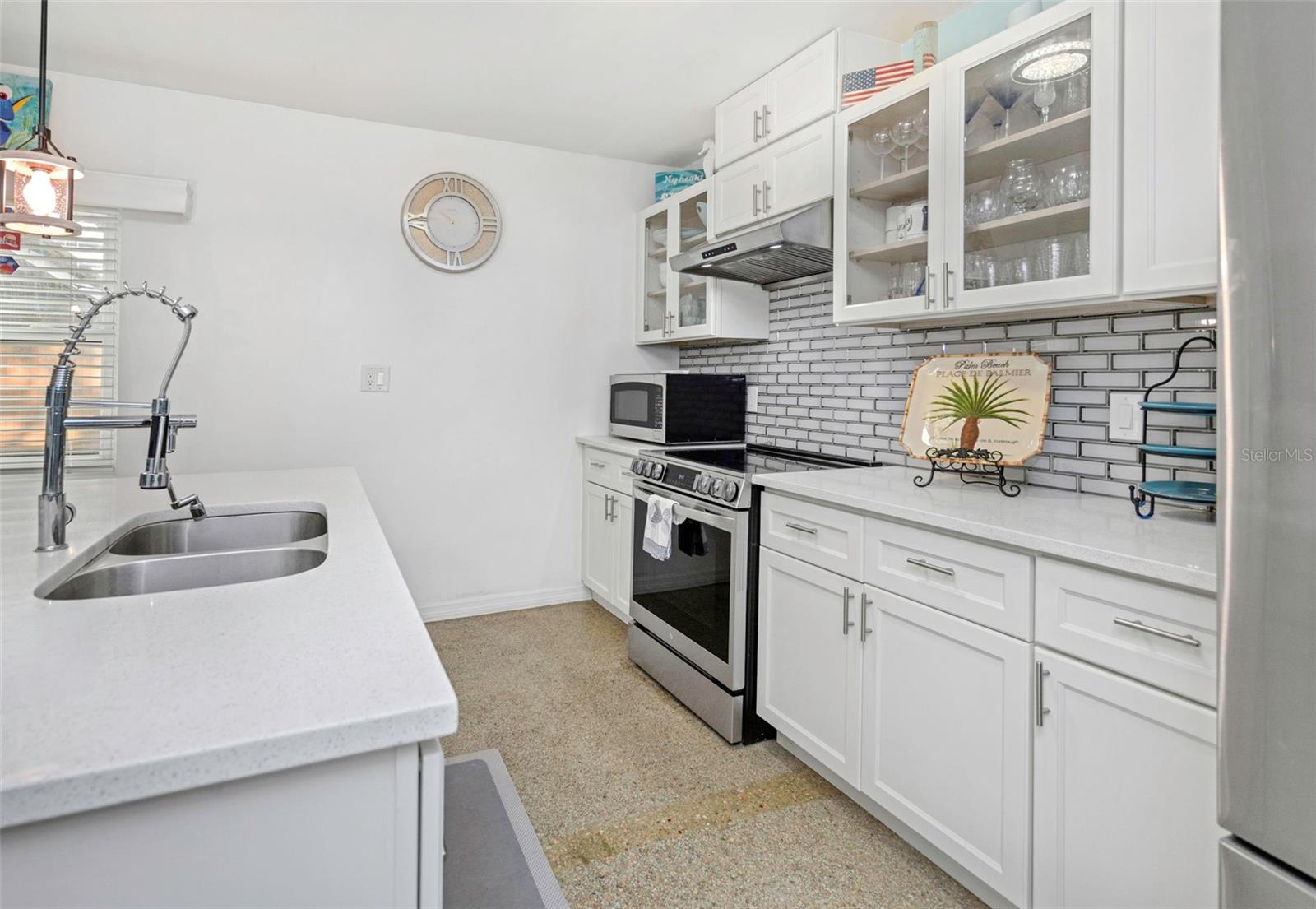 SIRMONS ORANGE BLOSSOM HEIGHTS - Residential