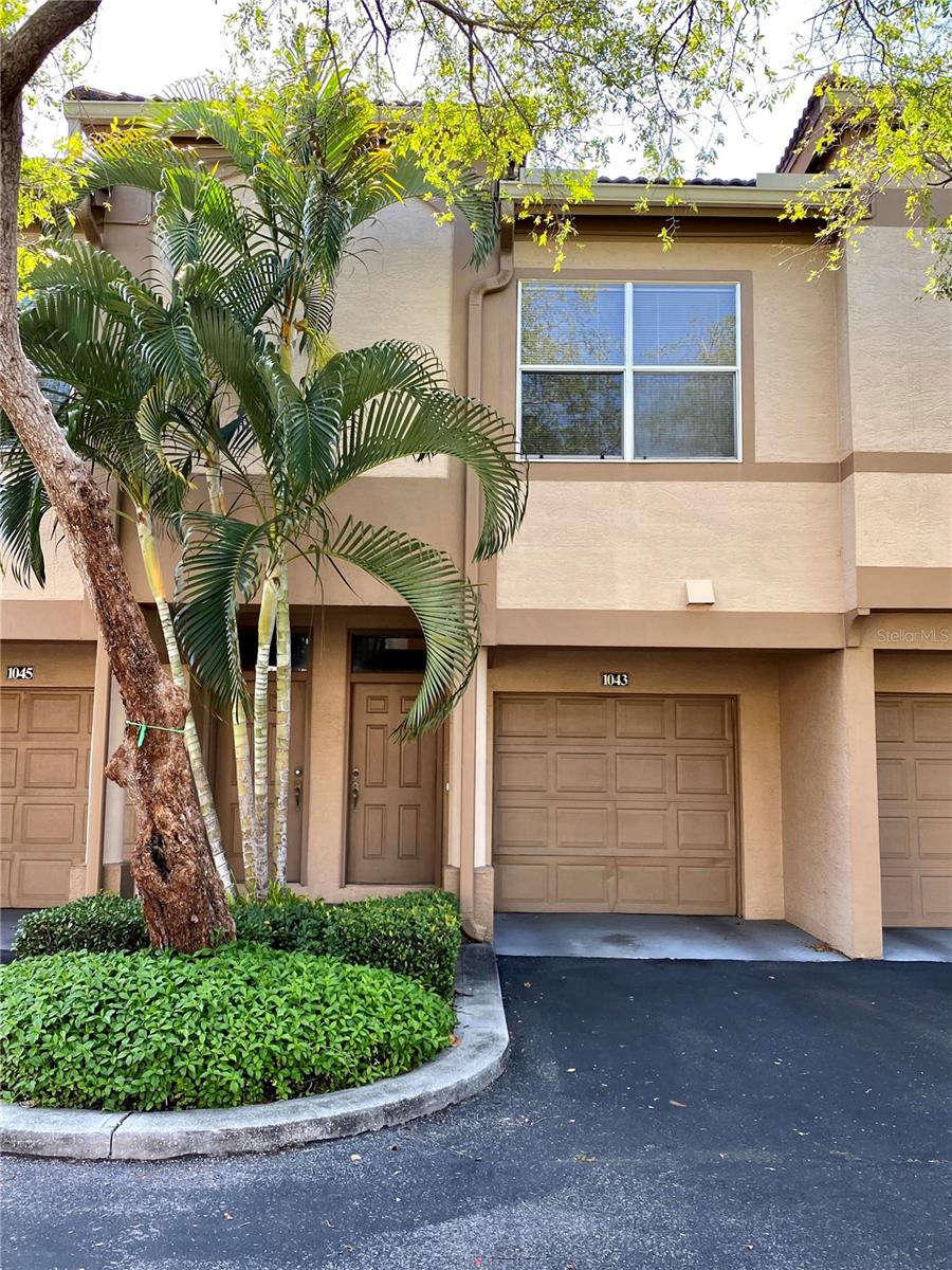 Beautiful 2 bedroom/2 bathroom/1 car garage condo located on desirable Harbour Island. This waterfront community has gated 24-hr security, two pools, tennis courts, fitness center and a launch for Kayaks and SUP's. The condo has an open floor plan with vaulted ceilings, dining room and two large bedrooms each with walk-in closets. The screened in patio faces east so that you can enjoy the sunrise while viewing lush landscaping. You are just minutes away from Channelside, Sparkman Wharf, Bayshore Blvd. and Hyde Park where you can enjoy wonderful restaurants and shopping. Island Walk Condos is conveniently located and close to the Crosstown Expressway, Tampa International
Airport, and MacDill AFB. Call me today to schedule your showing.