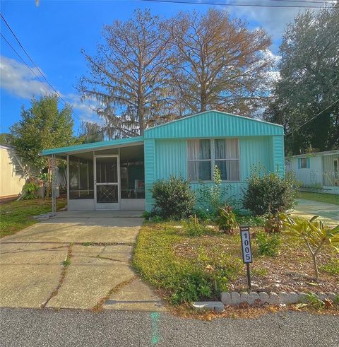 A home in TAVARES