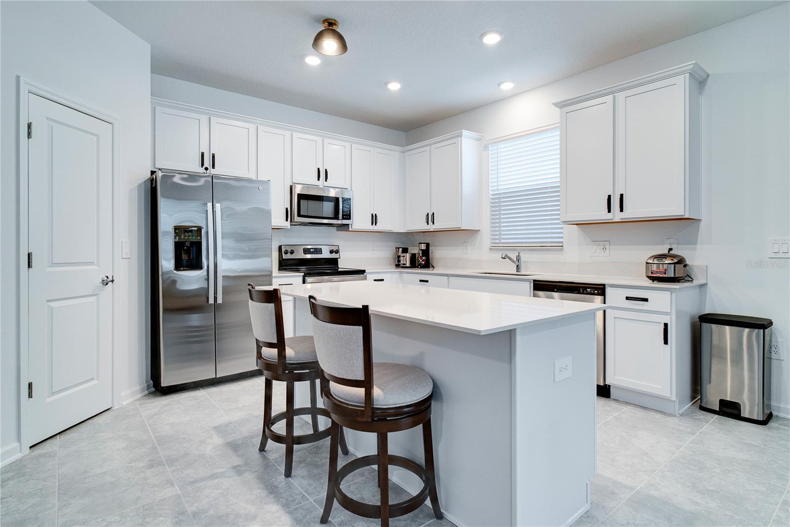 2043 ROCK MAPLE BEND