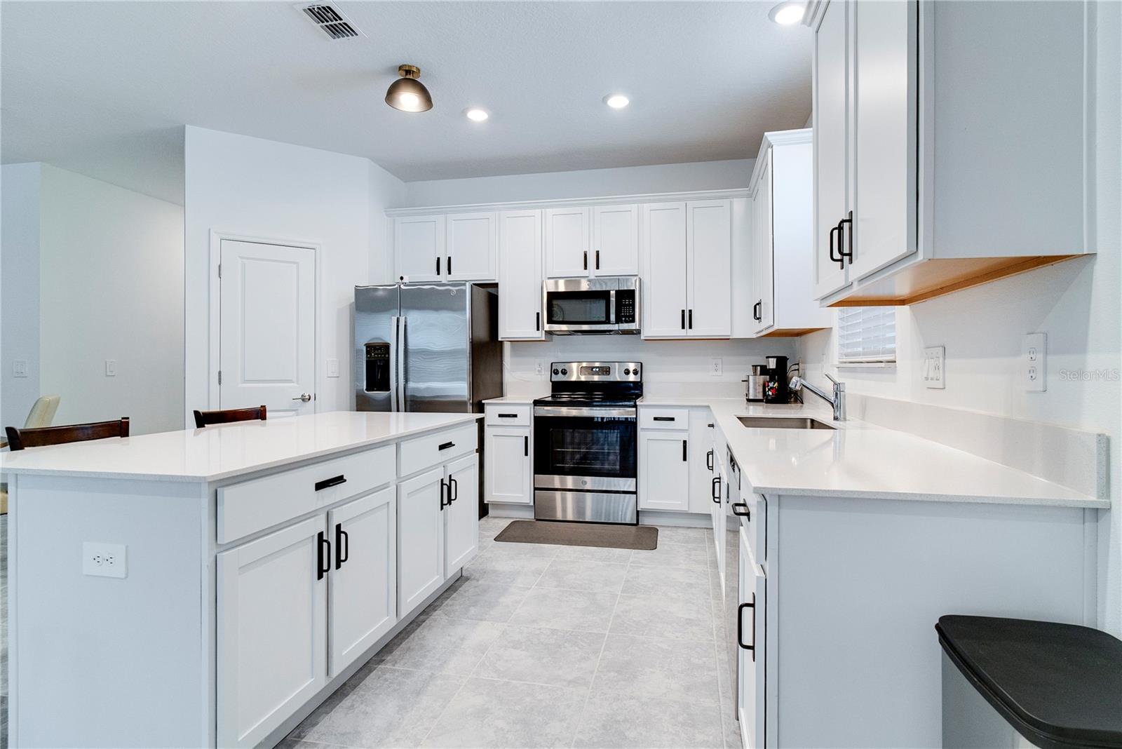2043 ROCK MAPLE BEND