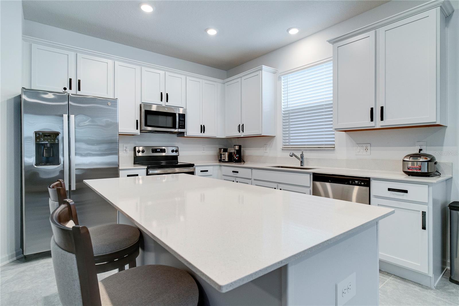 2043 ROCK MAPLE BEND