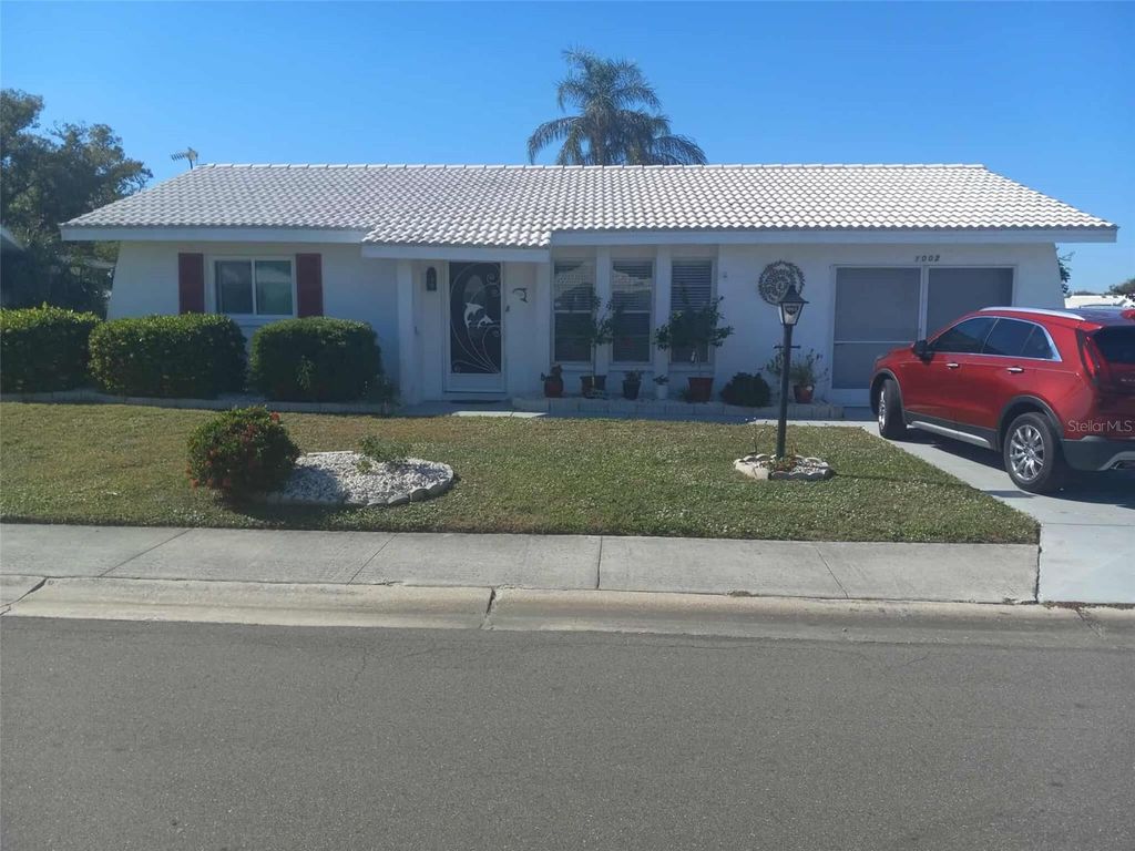 Photo of 1002 Oakleaf Boulevard, Bradenton, FL 34208 (MLS # A4658040)
