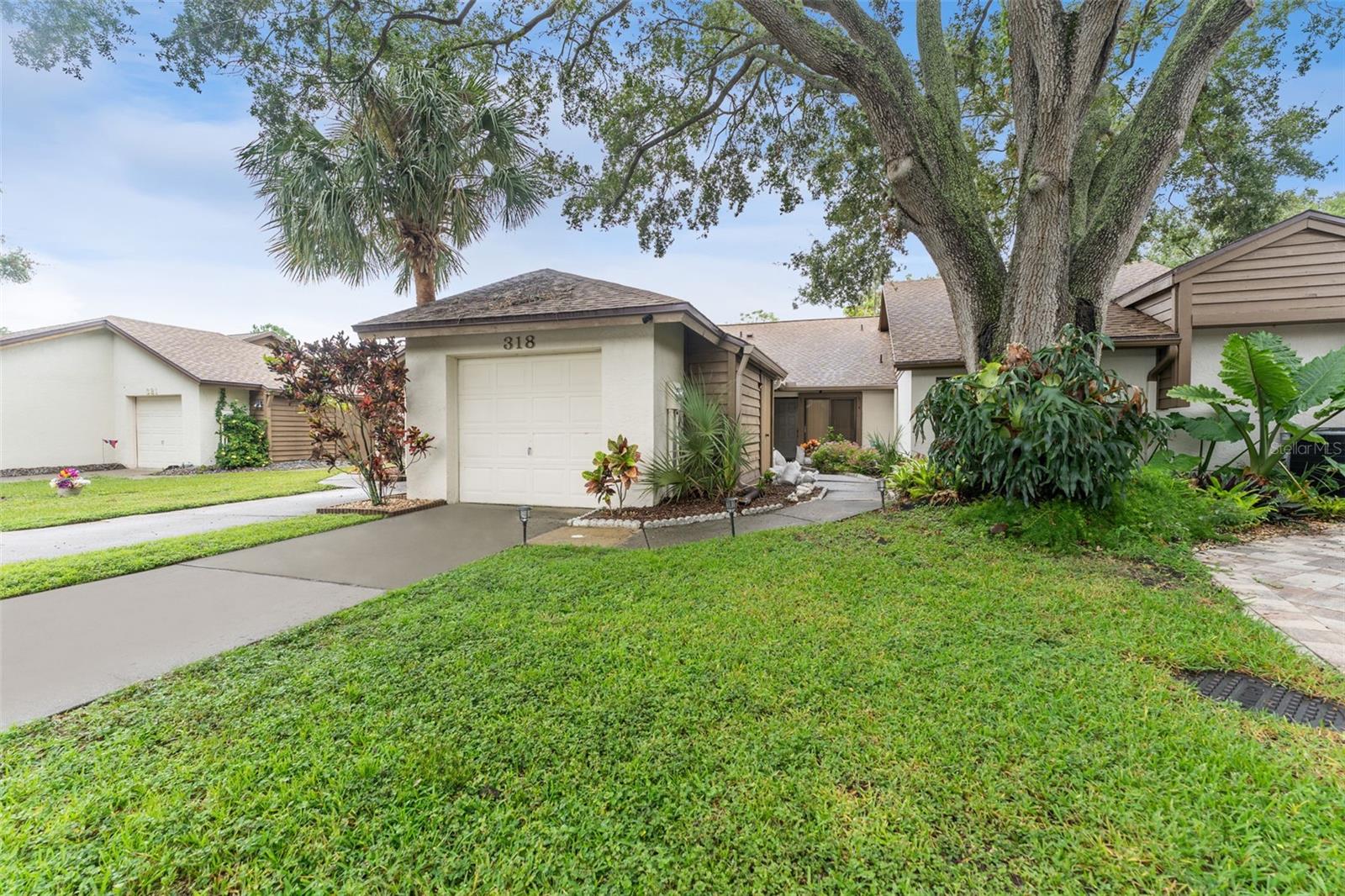 318 PARKSIDE LANE